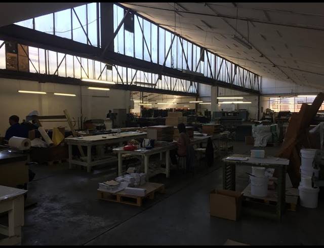 1,400M² FACTORY RENTED IN PAARDEN EILAND